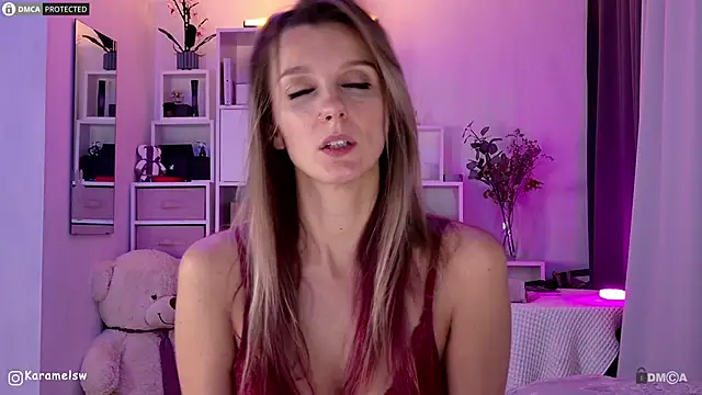 Snapshot of Karamelsw_ chatting on October 14, 10:23 pm Karamelsw  online show from October 14, 10:23 pm