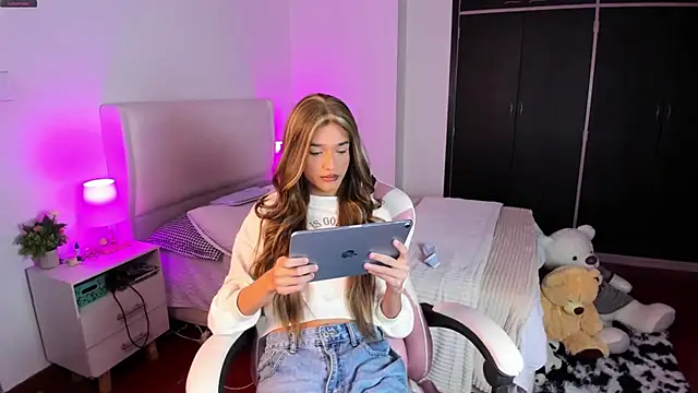 Ainhoads online show from February 18, 9:30 am