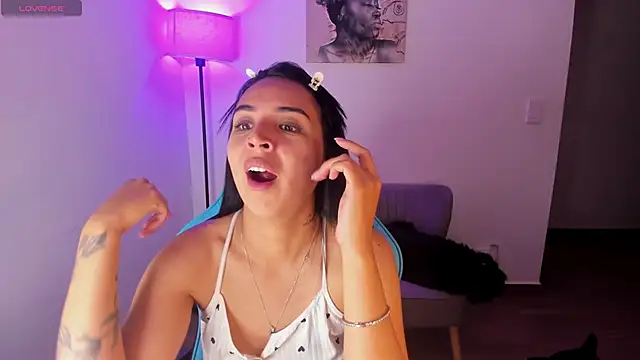 Emily Nicole online show from April 24, 12:57 am