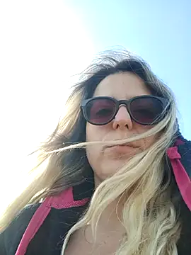 dolcehelena993 online show from March 10, 2:32 pm