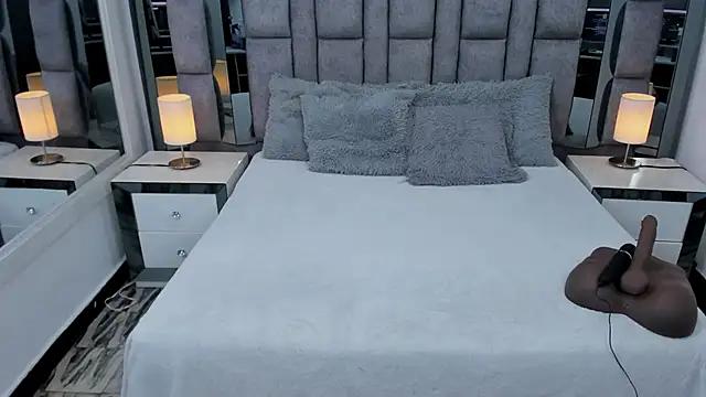 EMMAHILL1 online show from December 19, 11:24 am