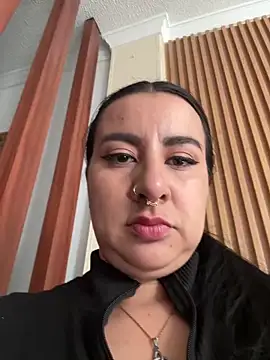 Abril Luv online show from April 1, 12:50 pm