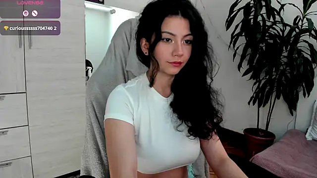 Gisell1501997 online show from August 8, 7:33 pm