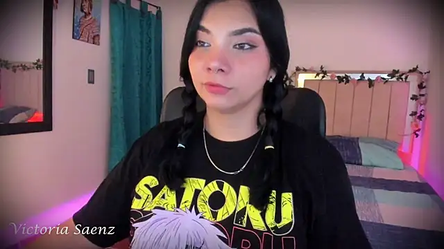 victoriaasaenz  online show from January 7, 12:36 am