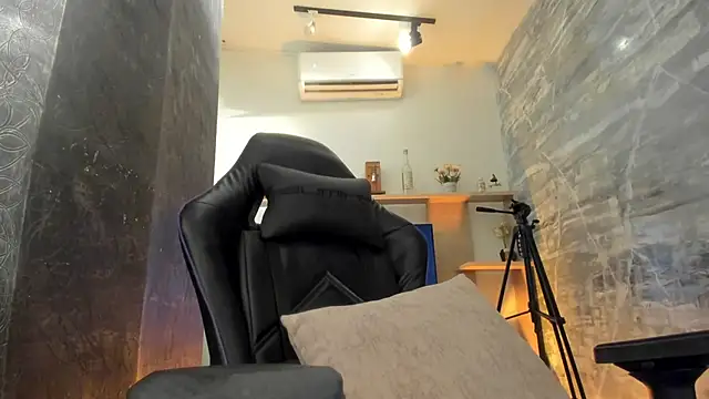 LunaBaker-1 online show from September 9, 8:08 pm