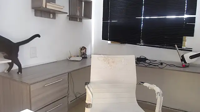 MIYESSI online show from October 4, 6:56 pm