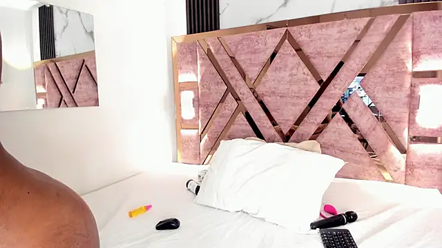 Athenea Mills online show from October 10, 8:14 pm