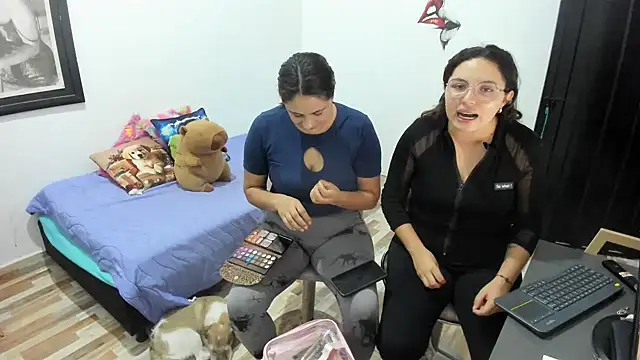  girls on fire  online show from November 18, 12:00 am