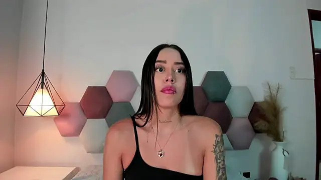 NoraDasilva online show from September 14, 1:53 pm