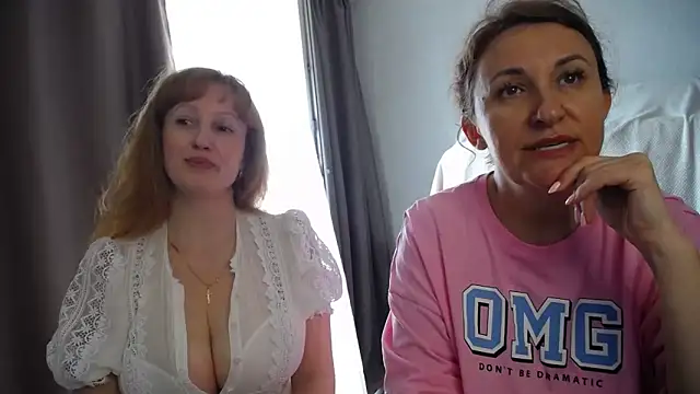 DonnaMagdalena online show from June 21, 1:37 pm