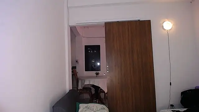 yselahot online show from February 26, 12:37 pm