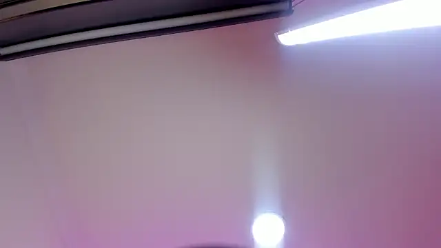 nalalye cruzz  online show from March 25, 2:50 am