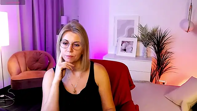 Snapshot of Annie_Light chatting on September 19, 6:12 am Annie Light online show from September 19, 6:12 am