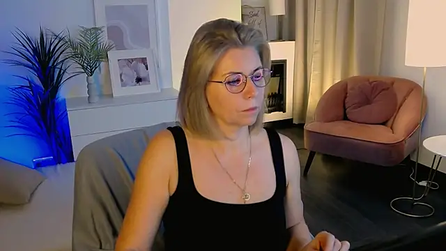 Snapshot of Annie_Light chatting on October 7, 5:56 am Annie Light online show from October 7, 5:56 am
