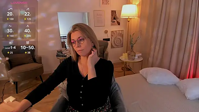 Annie Light online show from February 20, 6:26 am