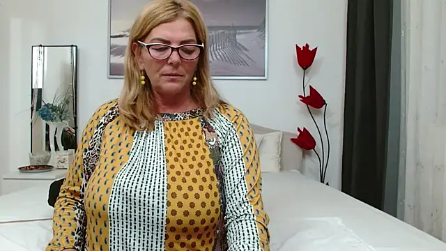 YulliaMilf online show from November 2, 3:59 pm