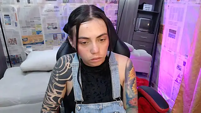 i am nina  online show from October 13, 2:58 am