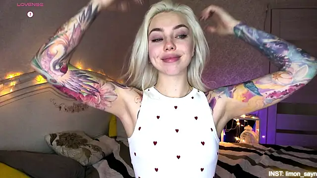 LillyMoure  online show from February 11, 1:53 am