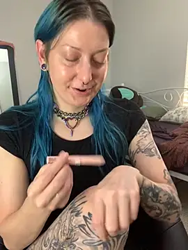 MissCumberdale online show from September 9, 4:07 pm