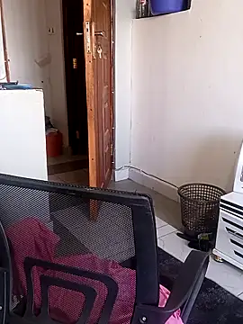 Prettybecs online show from October 15, 11:57 am