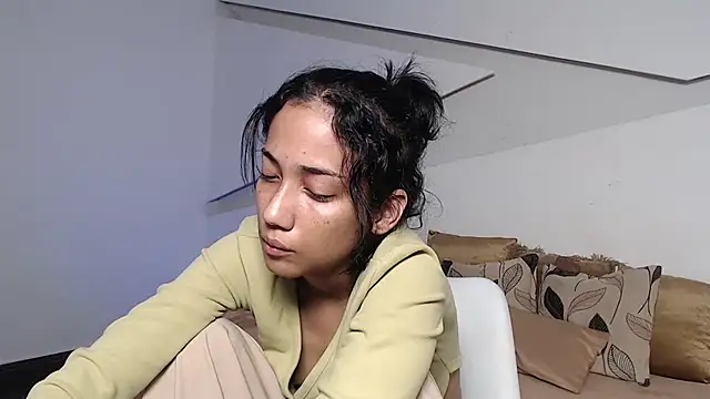 hot little bunny online show from September 23, 8:18 pm