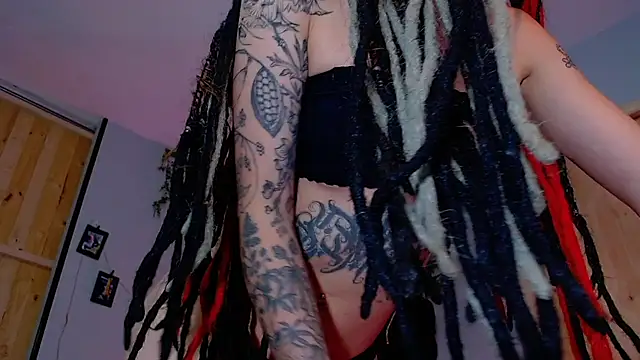 VickyJackson  online show from November 24, 9:50 pm