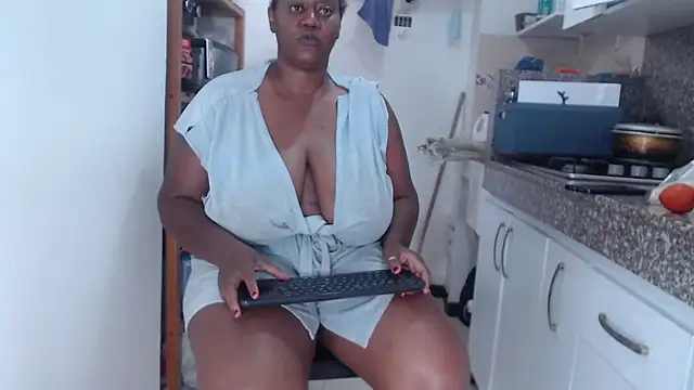 LiraRusso online show from October 11, 6:32 pm