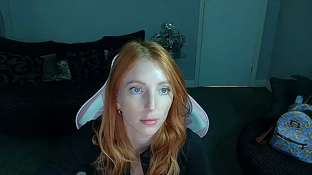 Snapshot of Red_firesquirt chatting on October 7, 2:10 pm Red firesquirt online show from October 7, 2:10 pm