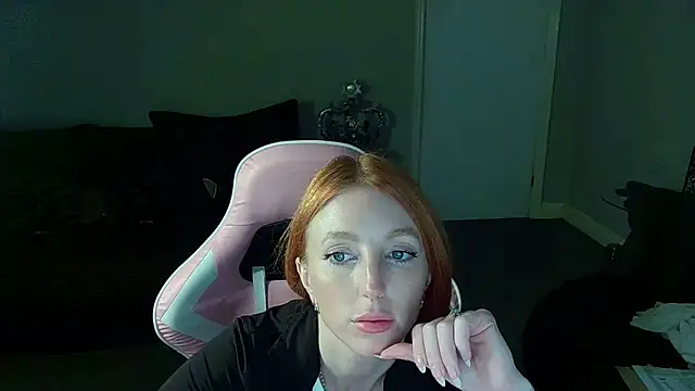 Snapshot of Red_firesquirt chatting on September 22, 9:24 pm Red firesquirt online show from September 22, 9:24 pm