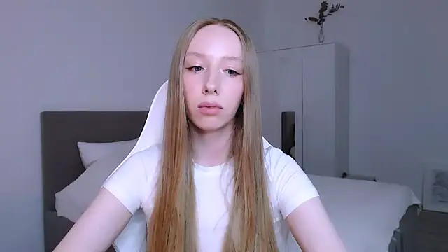 Luna insniity online show from December 1, 9:50 pm