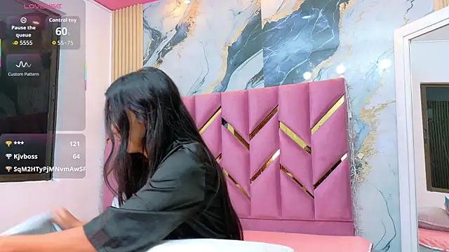 littlee emilyy  online show from October 3, 2:38 am