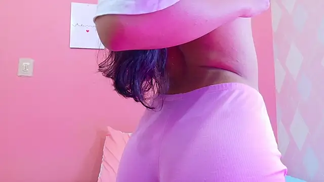 littlee emilyy  online show from October 4, 2:39 am