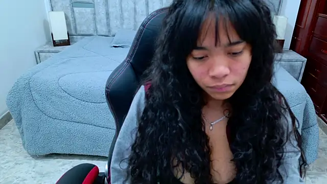 laureentt  online show from February 19, 4:12 am