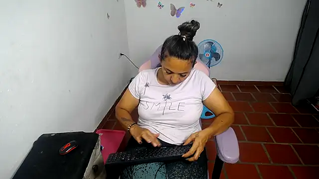 daleska ayala 1 online show from April 18, 2:03 am