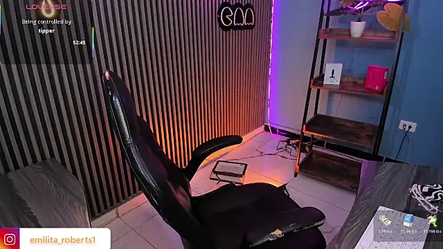 emily roberts1 online show from November 6, 5:02 am