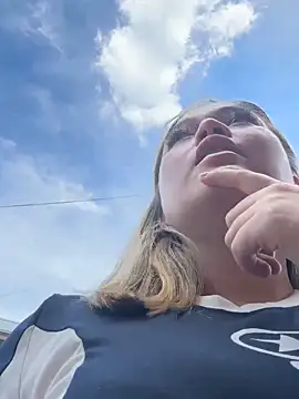 Danielavegax online show from December 18, 5:07 pm