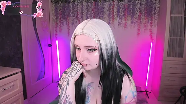 EmmyBunny online show from April 22, 3:42 pm