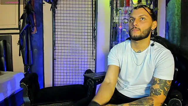 Twisted Fantasy online show from October 13, 4:04 am