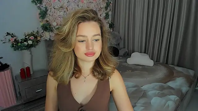 MiracleCurly online show from September 8, 7:24 pm