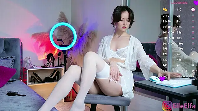 Elfaelle online show from November 8, 8:25 pm