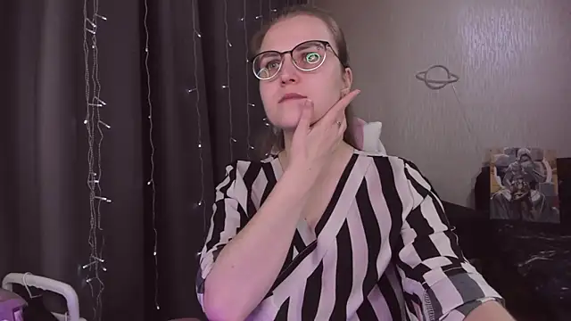 MissBrightShine online show from November 26, 11:11 am