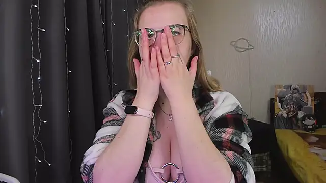 MissBrightShine online show from June 1, 1:57 pm
