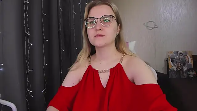 MissBrightShine online show from April 18, 12:18 pm