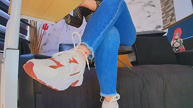 Sophie LittleS online show from March 21, 1:27 pm