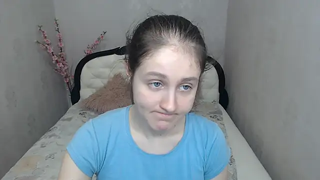 Holliy Cooper online show from April 9, 7:14 am