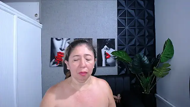 Valentinaa mature online show from May 26, 10:53 pm