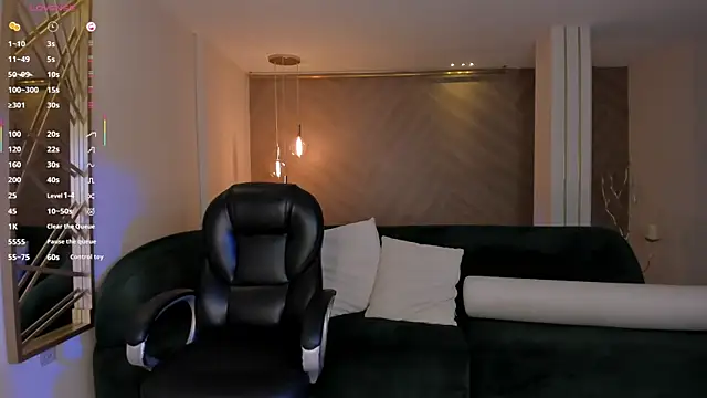 LizzHamilton   online show from October 16, 10:12 pm