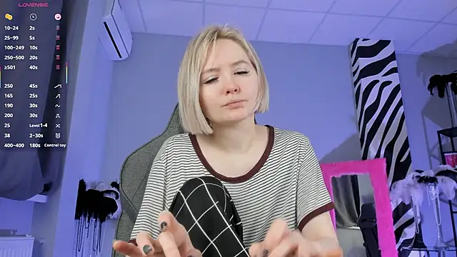 ReiYosimoto online show from February 20, 4:41 pm