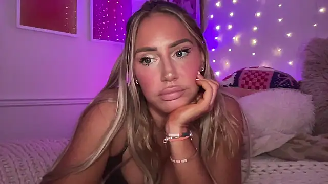 Fitnessbabe69 online show from April 5, 8:24 am